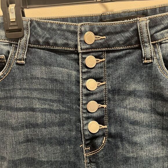Judy Blue Distressed Button Fly Skinny Fit Jeans. Size 13/31 - Picture 4 of 10